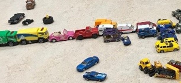 Legetøjsbiler på række